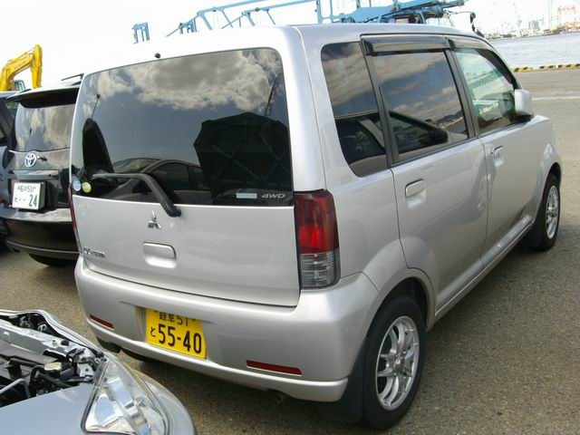 Праворукие машины из японии б у. Mitsubishi Ek Vagon h86w. Митсубиси ЕК 2000. Митсубиси универсал Ek Wagon. Мицубиси вагон 2002.